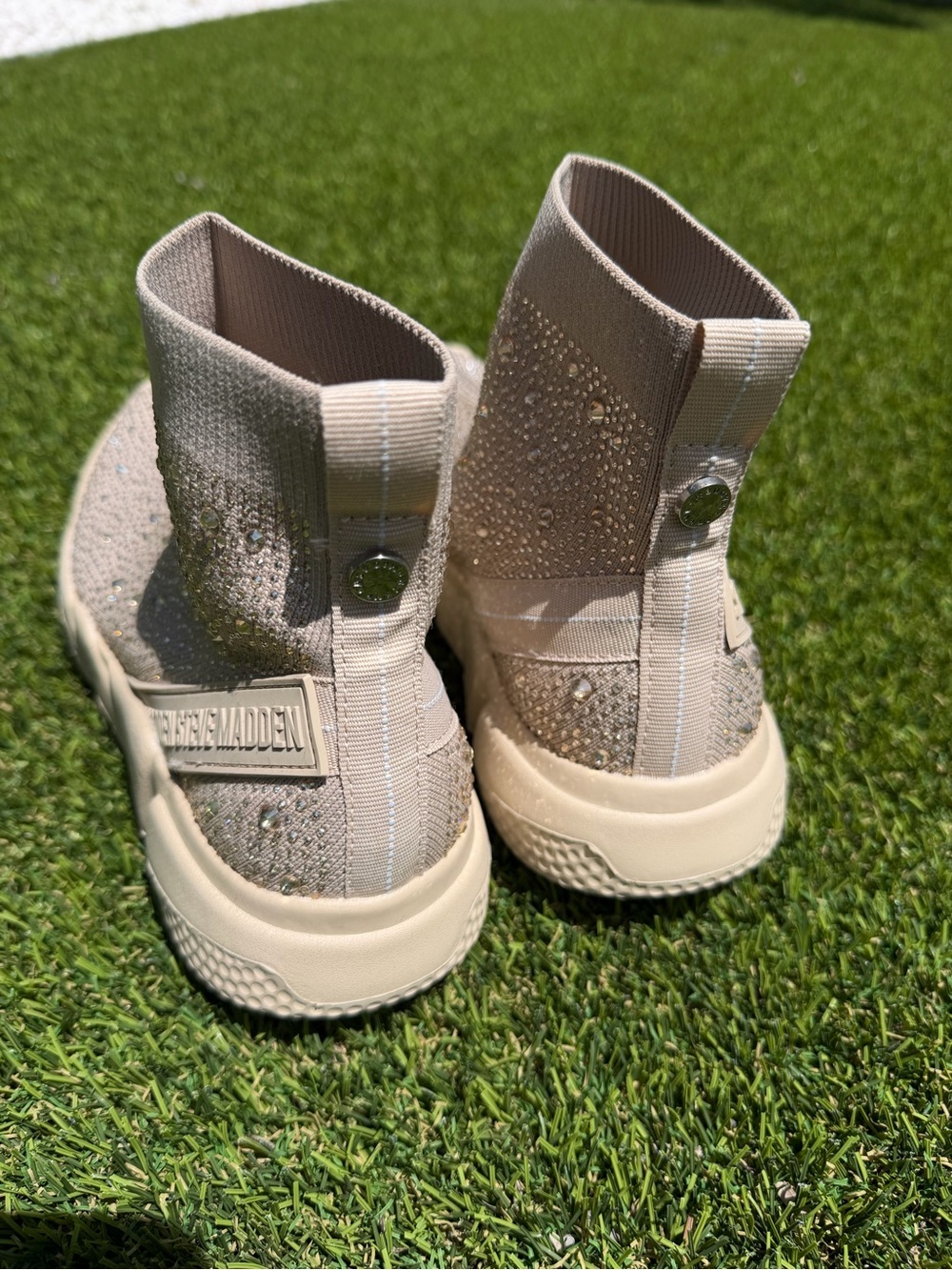 Steve Madden's 'Kaia' sock sneakers - Picture 4 of 17